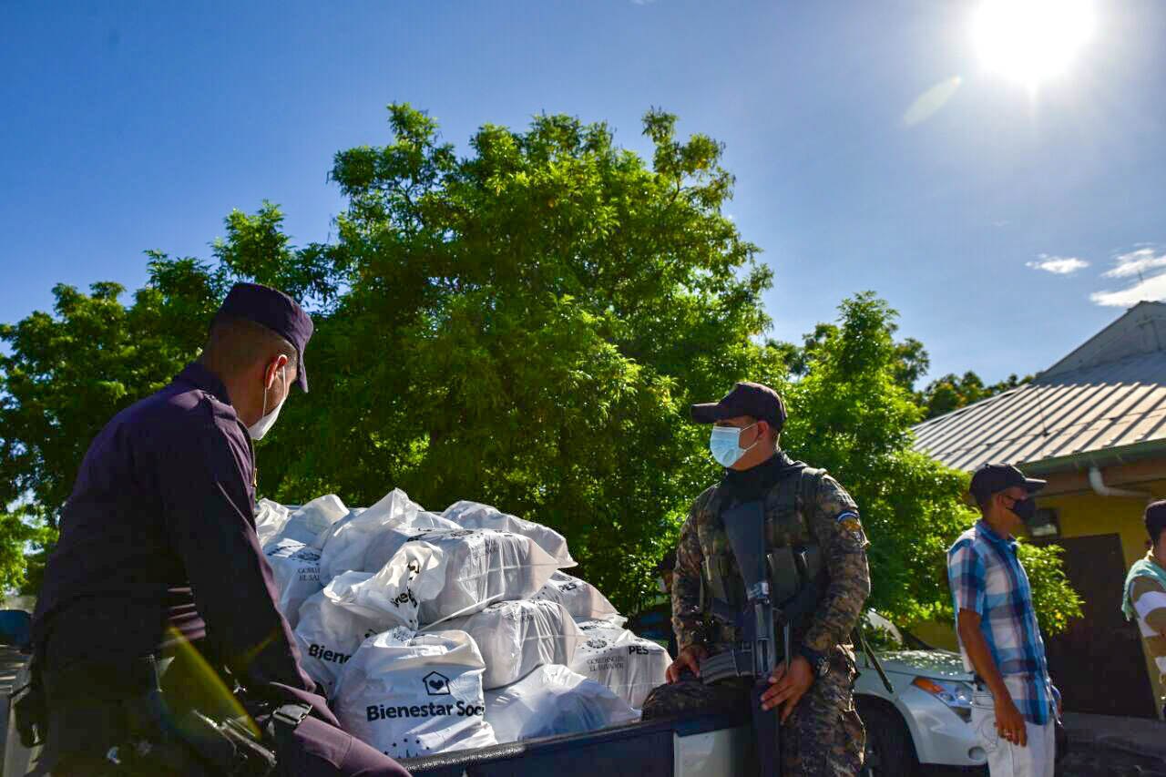 FAES y PNC recorren San Miguel repartiendo paquetes alimentarios casa por casa faes-y-pnc-recorren-san-miguel-repartiendo-paquetes-alimentarios-casa-por-casa